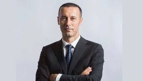 Un baron local este acuzat că a luat șpagă milioane de euro! Președintele Consiliului Județean Prahova a intrat râzând în sediul DNA